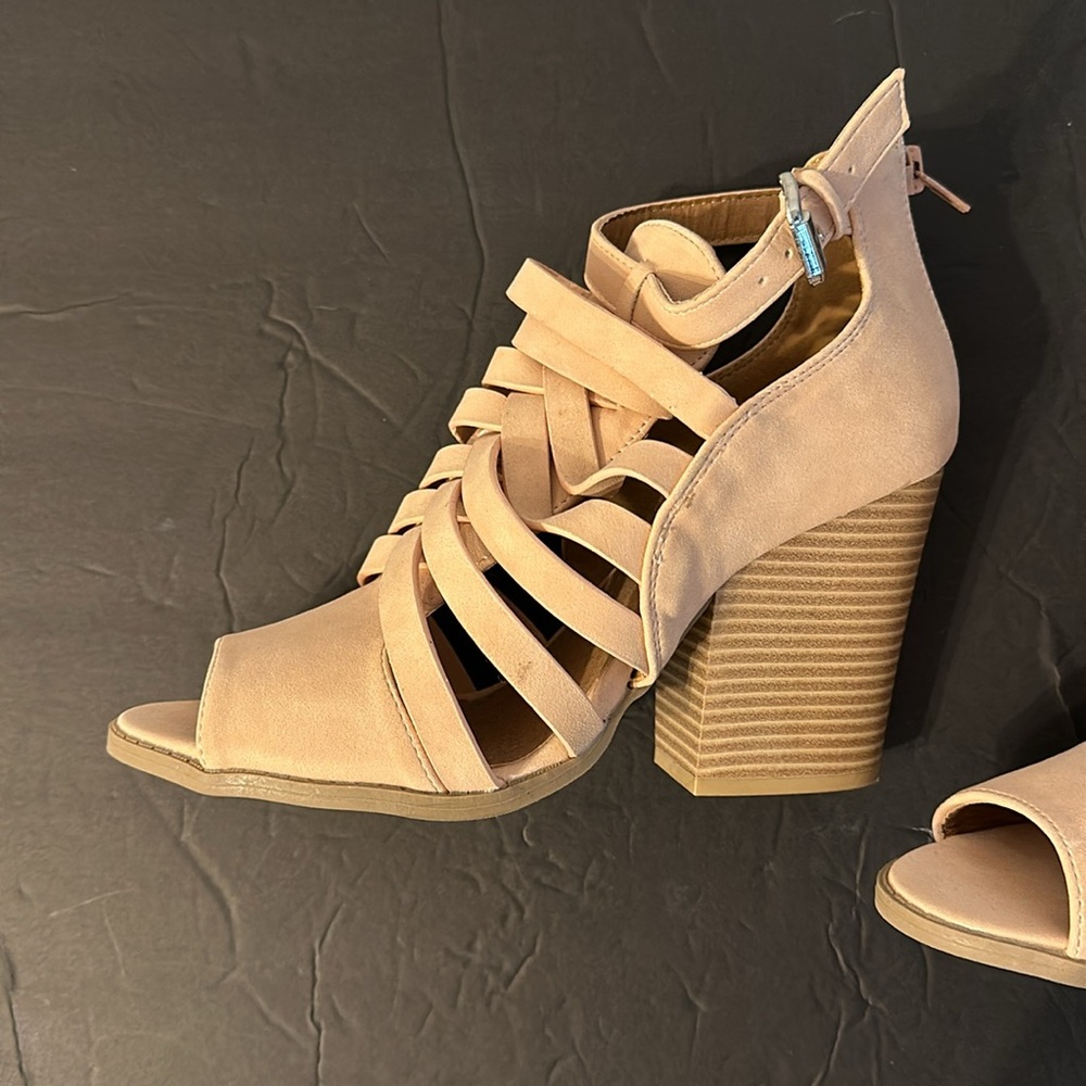 Sandal - Picture 4 of 5